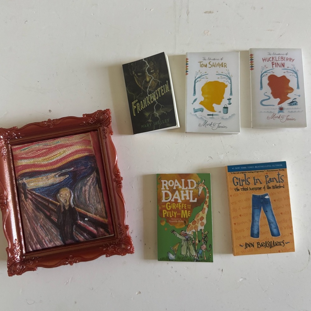 Zuru Mini Brands Books and Masterpieces 

*Open To Trade*